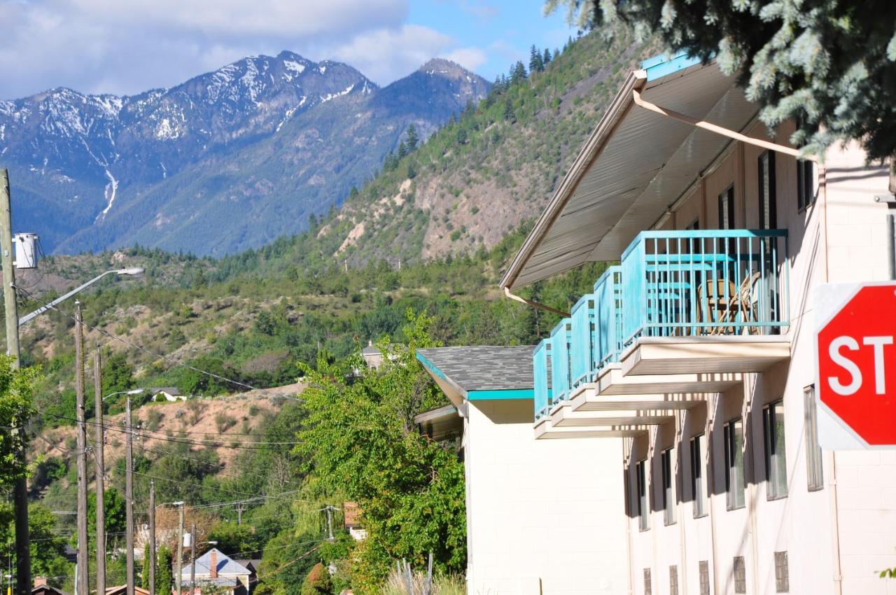 Canadas Best Value Inn Mile-0-Motel Lillooet Exterior photo