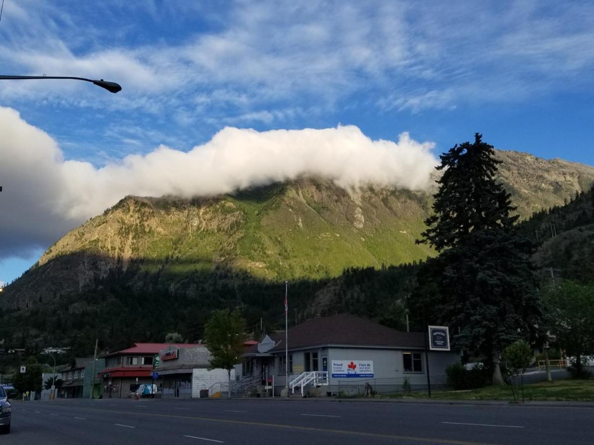 Canadas Best Value Inn Mile-0-Motel Lillooet Exterior photo