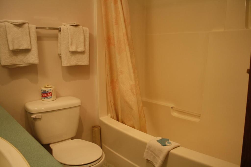 Canadas Best Value Inn Mile-0-Motel Lillooet Room photo
